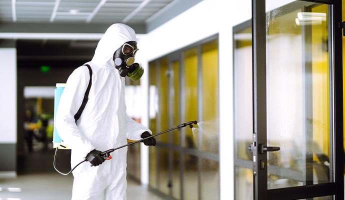 Equipe profissional em ambiente controlado